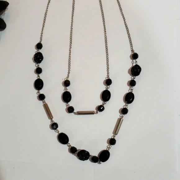 Silver Tone Chain Black Flower Fabric Brooch & Black Beads Crystal Necklace Set - Picture 6 of 9